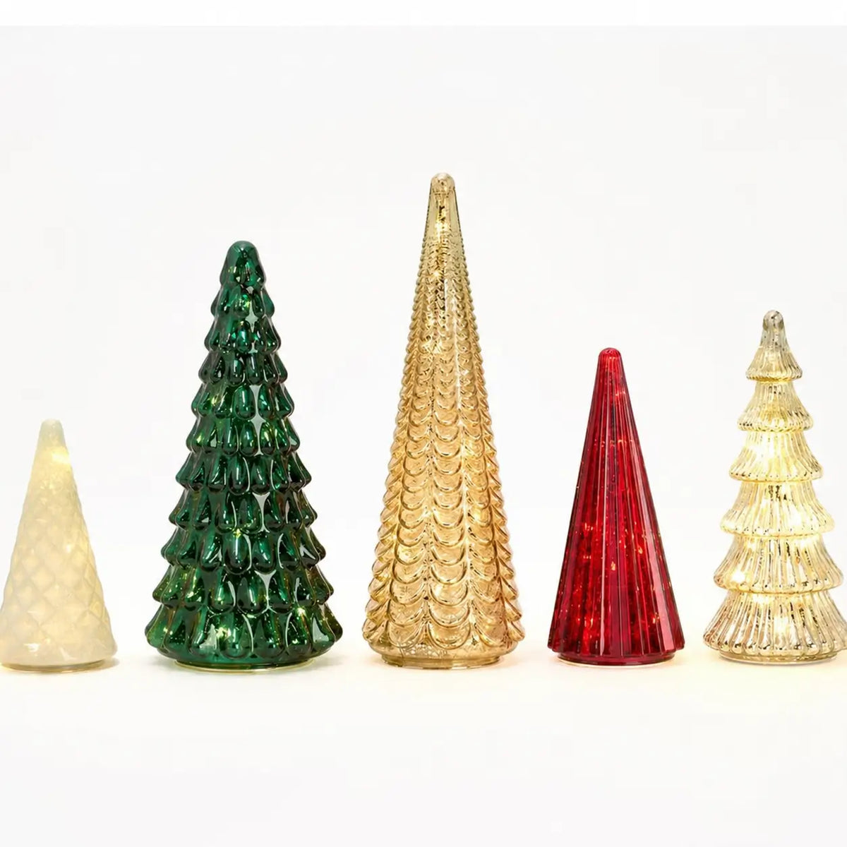 Conjunto com 5 árvores decorativas iluminadas em vidro mercurizado para mesa, aparador e decoração natalina com timer automático de seis horas