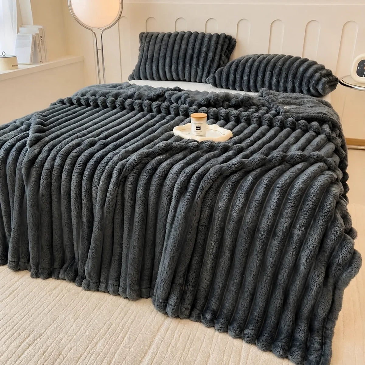 Manta fleece super macia com textura listrada, leve e decorativa para sofá, cama, sala e escritório o ano todo com conforto diário