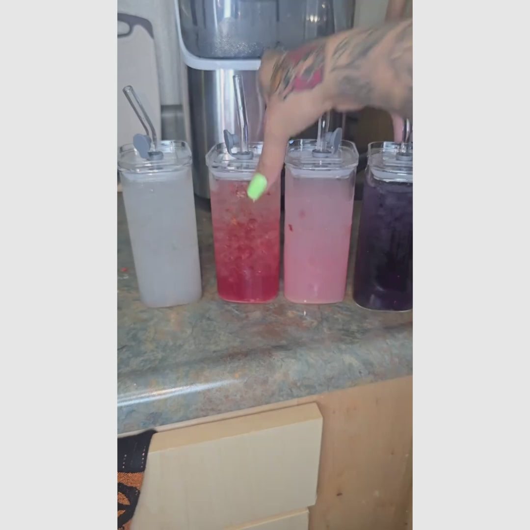 Conjunto de 4 Copos Tumbler Quadrados de Vidro 385ml, com Tampa de Plástico e Canudos de Vidro para Bebidas elegantemente modernos