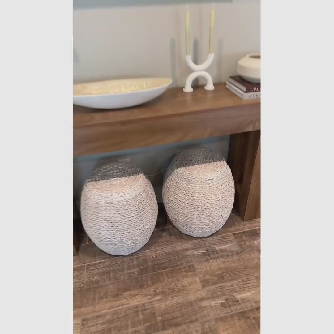 Cesto organizador com tampa em fibra natural trançada, estrutura metálica e armazenamento discreto para sala, quarto, brinquedos, mantas e roupas