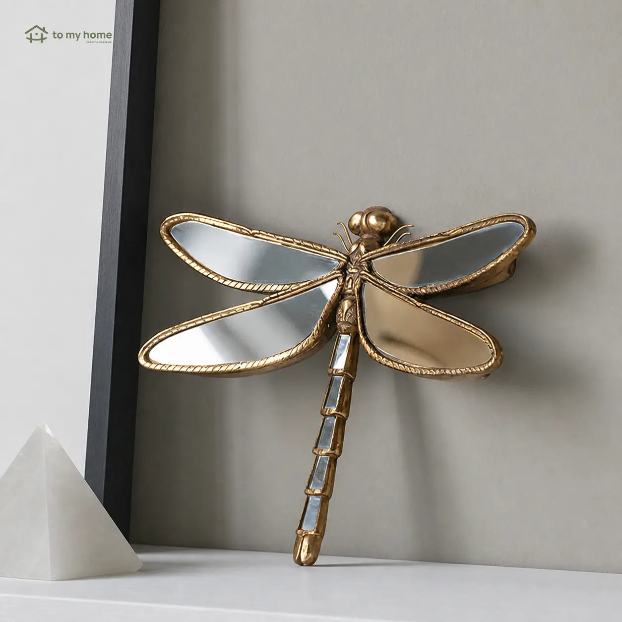 Enfeite de parede em formato de libélula com espelhos e acabamento dourado vintage para sala, quarto, hall e entrada da casa