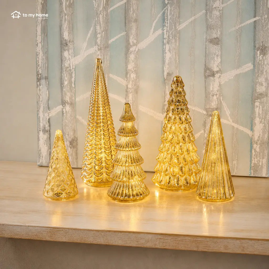 Conjunto com 5 árvores decorativas iluminadas em vidro mercurizado para mesa, aparador e decoração natalina com timer automático de seis horas