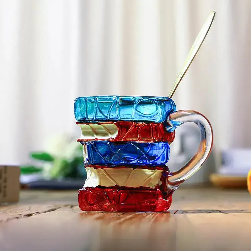 Caneca cerâmica 3D com livros empilhados, design criativo artístico, acabamento delicado, presente leitores decoração funcional ideal casa escritório amantes leitura