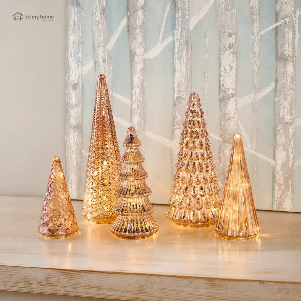 Conjunto com 5 árvores decorativas iluminadas em vidro mercurizado para mesa, aparador e decoração natalina com timer automático de seis horas